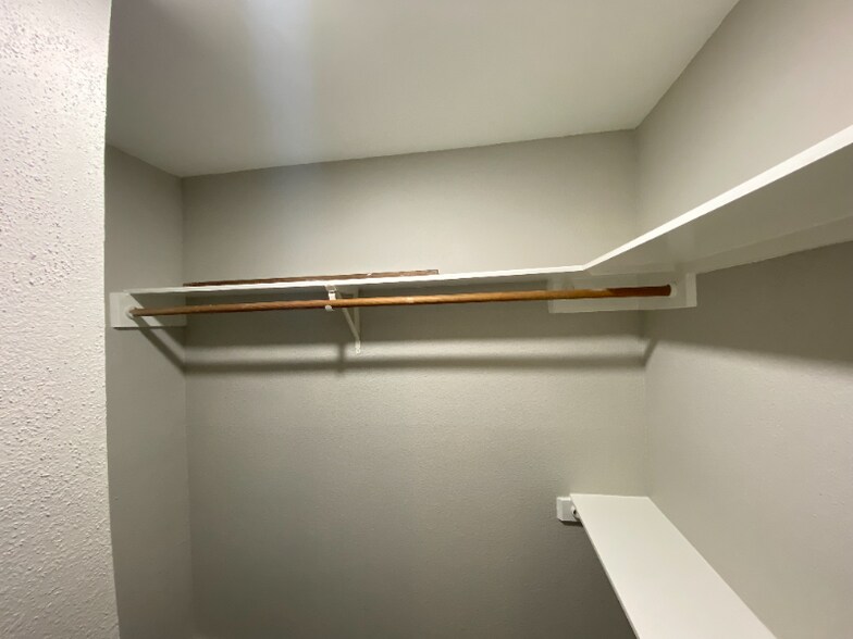 Building Photo - 9700 Leawood Blvd