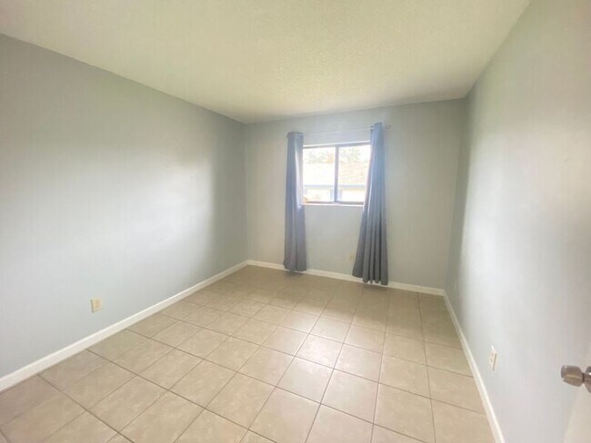 Building Photo - 605 Northlake Blvd