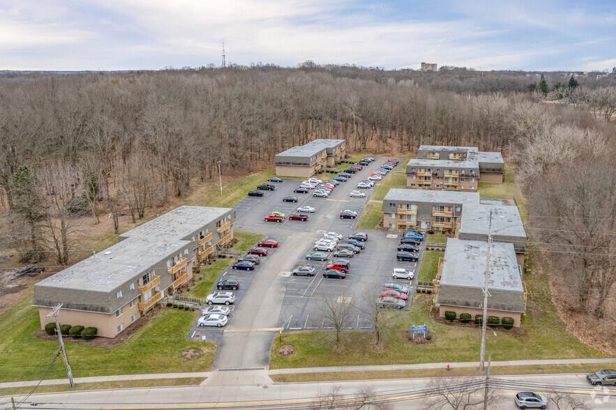 Aerial Photo - Lake Street Apartments