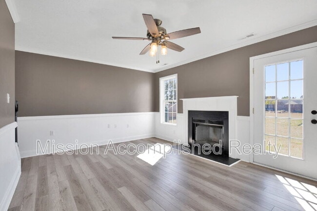 Building Photo - 304 Hawthorn Dr