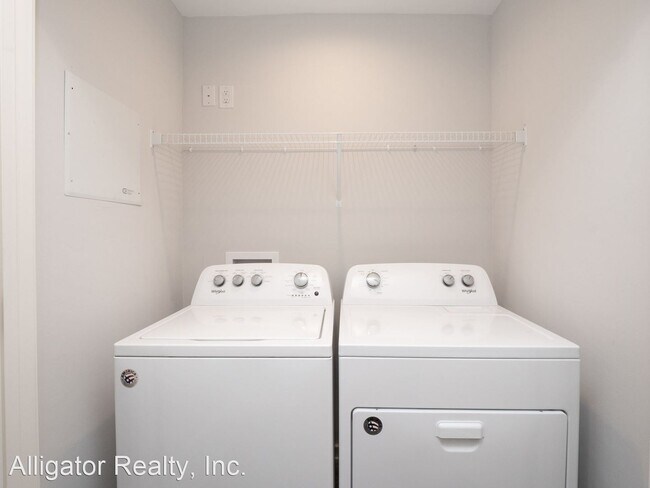 Building Photo - 4 br, 4 bath House - 608 SW 5th Terrace