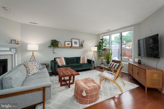 Building Photo - 9 Woodmont Dr