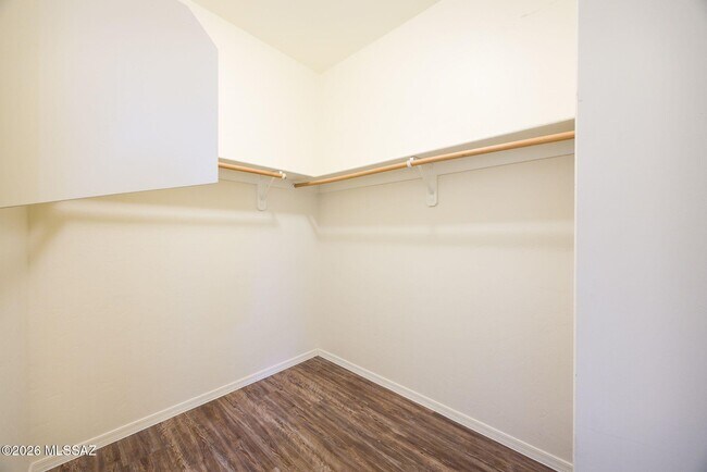 Building Photo - 8403 N Coyote View Ct