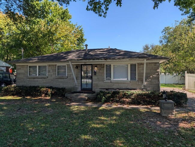 Primary Photo - 2311 Plantation Dr