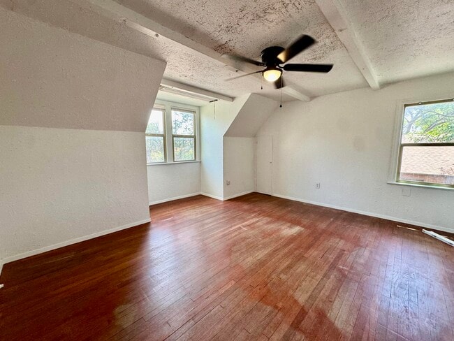 Building Photo - 1602 Avenue X