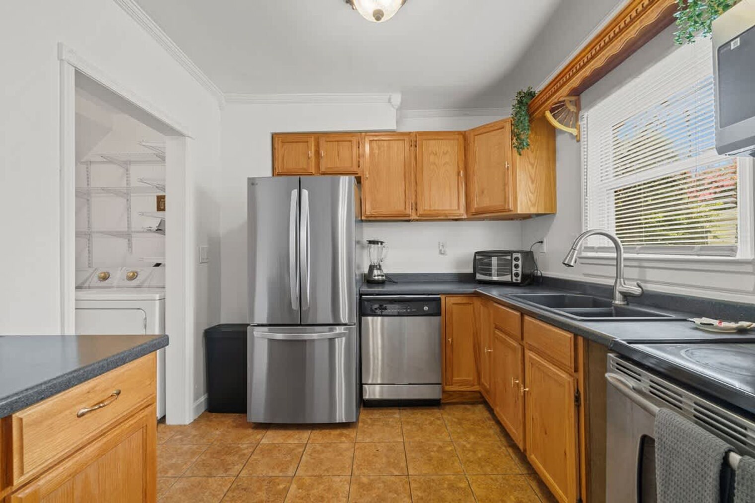 Building Photo - 174 Cherry St