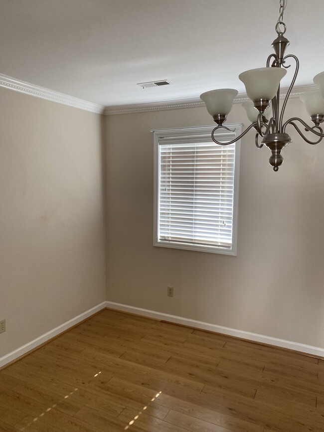 Building Photo - 205 Patio Pl