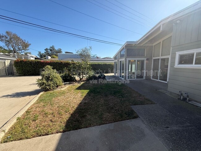 Building Photo - 3677 Willowick Dr