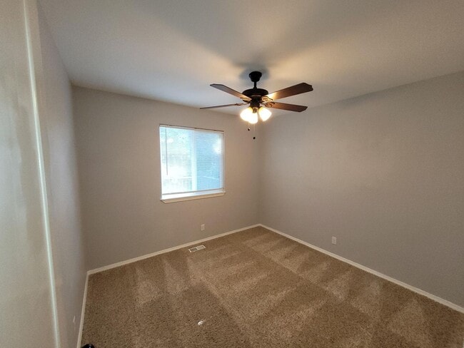 Building Photo - Cozy Home in Columbia Village!