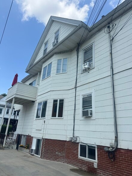 Building Photo - 53 Rogers Ave
