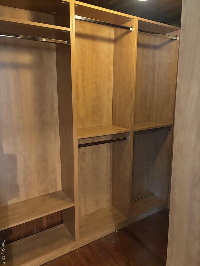 Building Photo - 185 S Country Rd