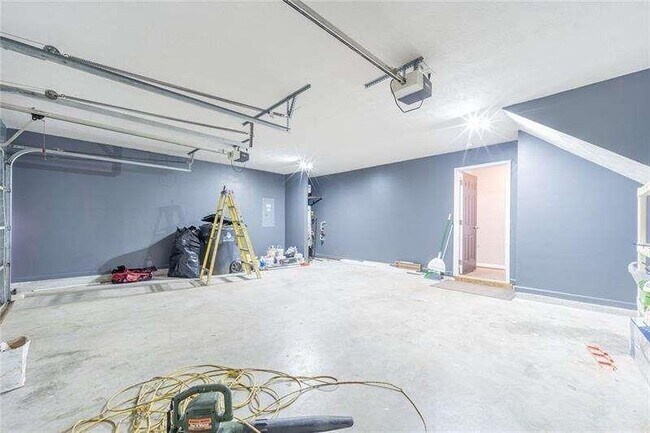 Building Photo - 2716 Lake Park Ridge W