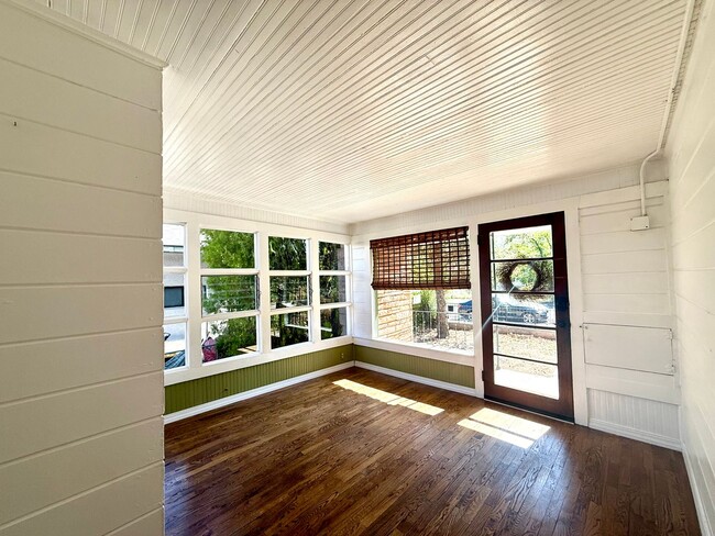 Building Photo - Charming home close to downtown!