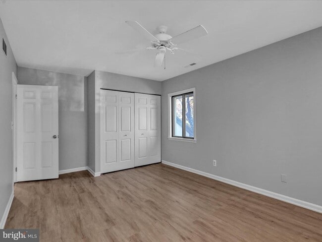 Building Photo - 10 Pine Woods Ct