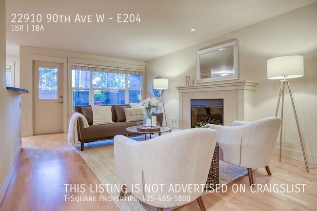 Building Photo - Beautifully Updated 1 Bedroom Condo w/Priv...