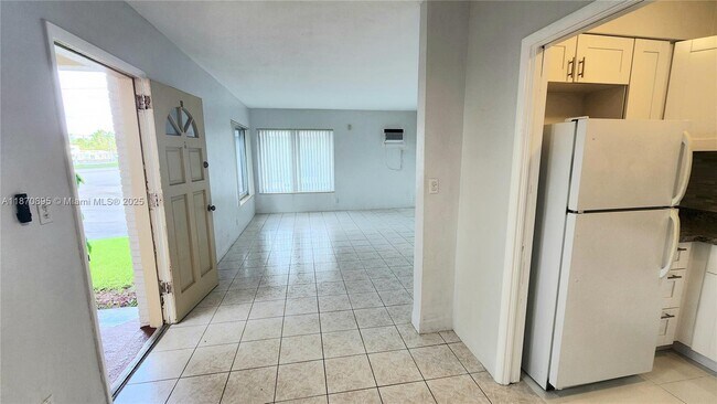 Building Photo - 505 S Ocean Dr