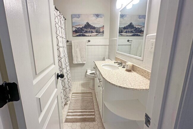 Building Photo - 3815 Montclair Dr