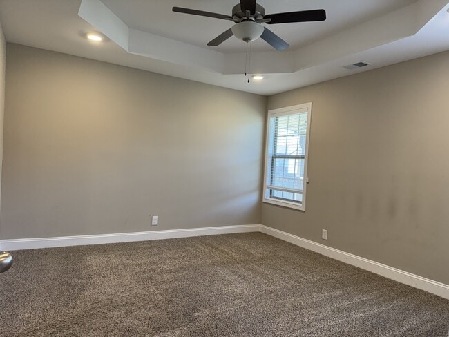 Building Photo - 425 Irish Hls Dr