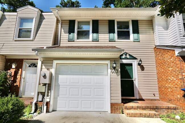 Building Photo - Fantastic 2-Bedroom Townhome In Linkhorn! ...