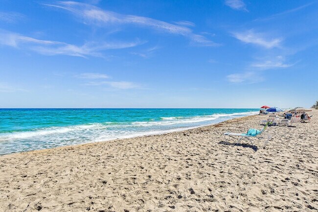 Building Photo - 1150 Hillsboro Mile