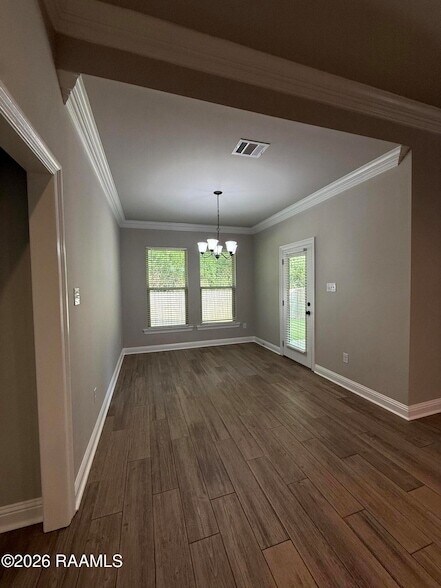 Building Photo - 404 Sparrowhawk St