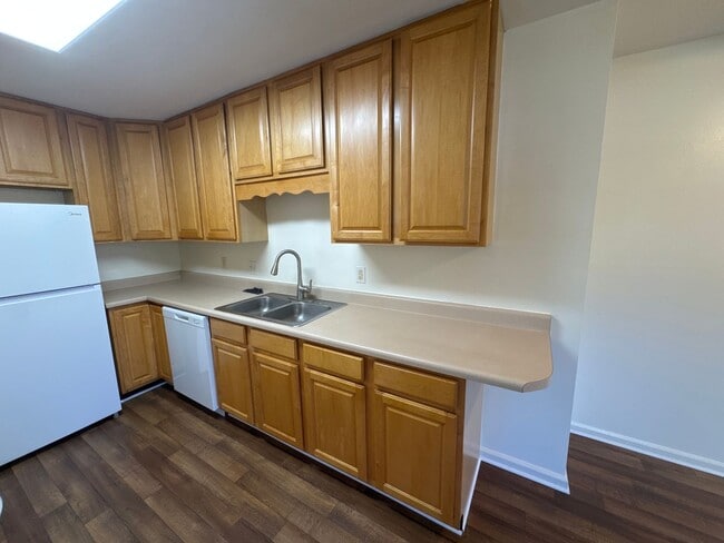 Building Photo - Quiet 2BR Duplex Living Near Old Hickory Lake