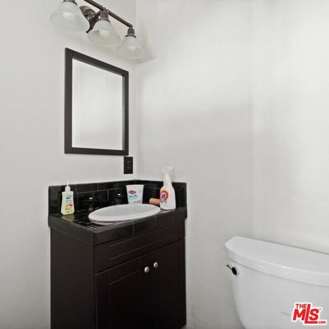 Building Photo - 1240 S Crescent Heights Blvd