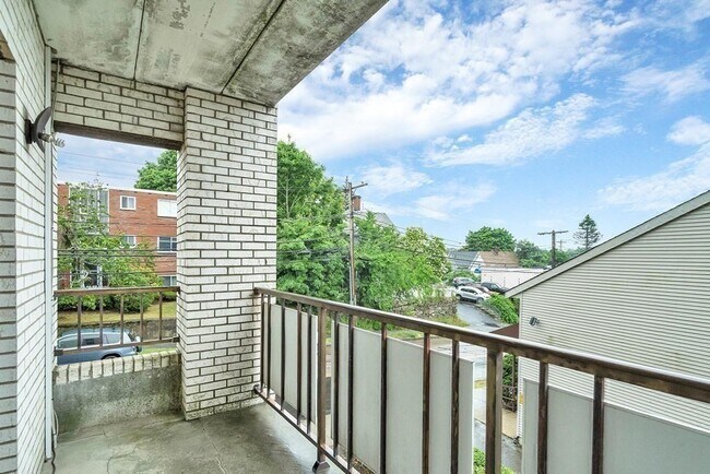 Building Photo - 405 Langley Rd