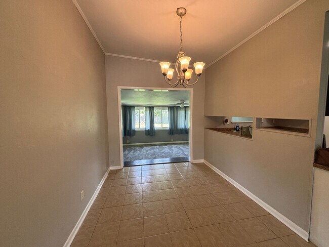Building Photo - 318 Sprucewood Ln