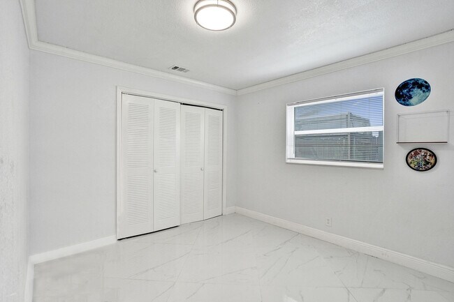 Building Photo - 855 NW 80th Terrace