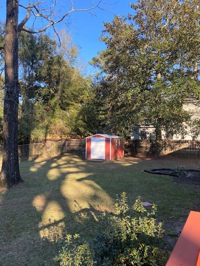Building Photo - 2 Bedroom Charmer in Old Daphne