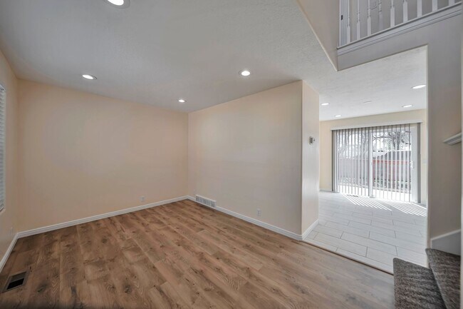 Building Photo - 2255 Red Robin Rd