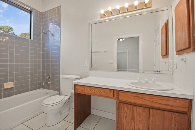 Building Photo - 5 Oak Crest Cir
