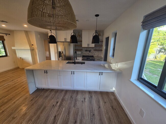 Building Photo - 8 Corydon Dr