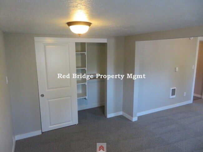 Building Photo - 5585 SE 128th Ave
