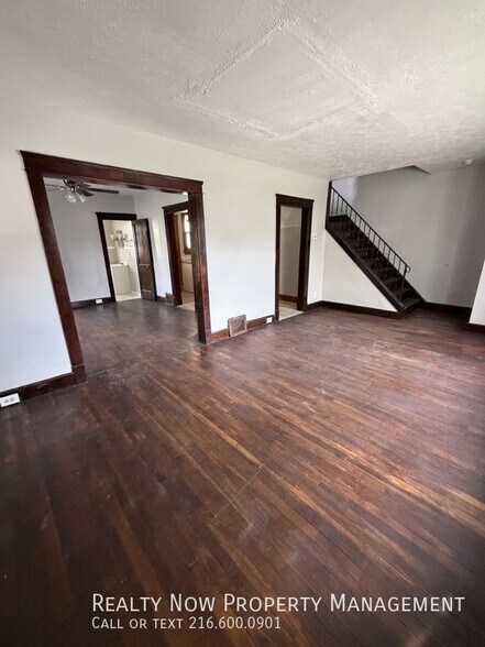 Building Photo - 10010 Almira Ave