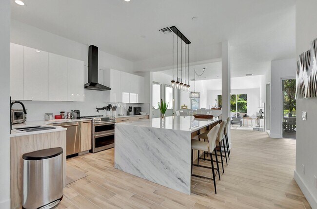 Building Photo - 7477 Campo Florido