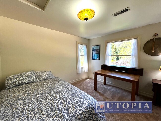 Building Photo - Beautiful, custom finished home in Aptos, ...