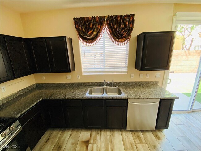 Building Photo - 8428 Bellery Ave