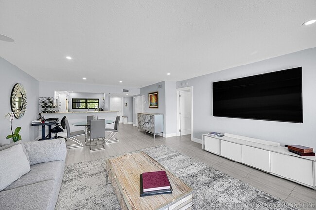 Building Photo - 12870 Briarlake Dr