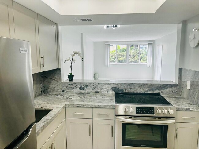 Building Photo - 1333 E Hallandale Beach Blvd