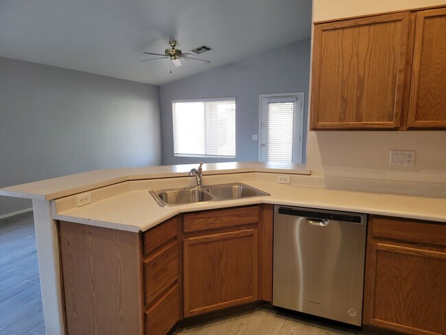 Building Photo - 8164 W Mary Ann Dr