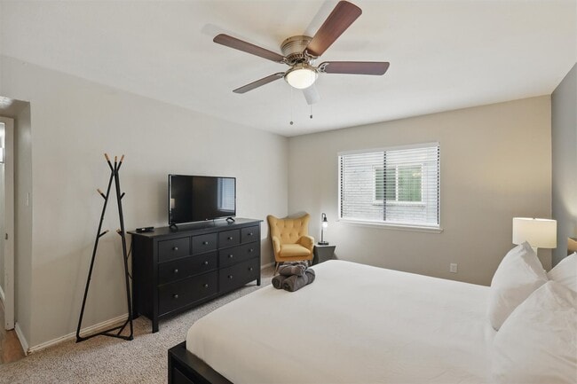 Building Photo - 3454 Livingston Ln