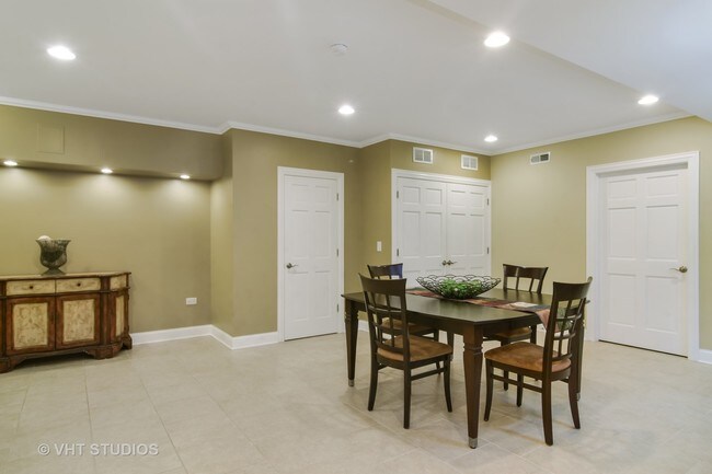 Building Photo - 21 Doral Dr