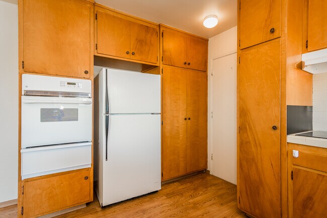 Building Photo - 3 bedroom house on large lot