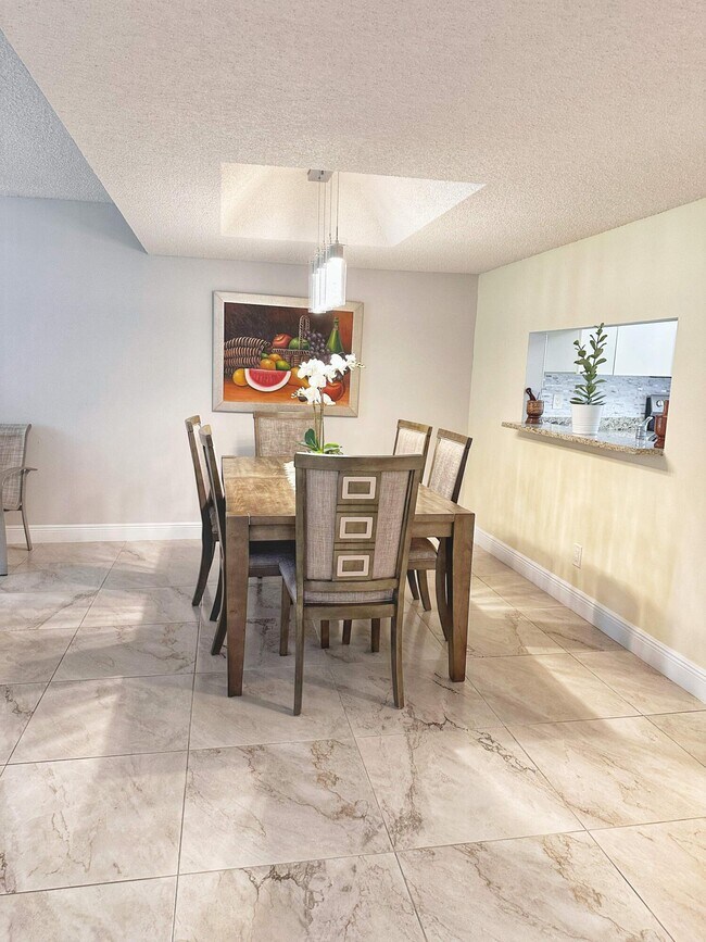 Building Photo - 6698 10th Ave N