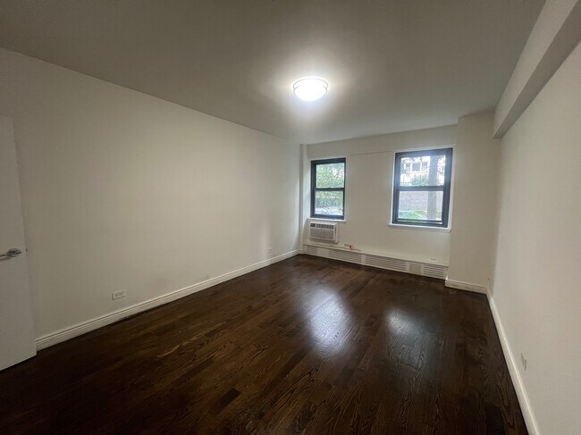 Building Photo - 219 E 69th St