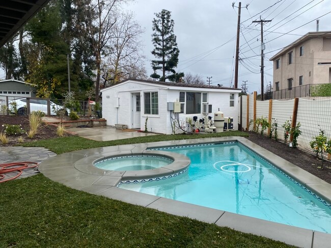 Building Photo - 1223 S Chavez St