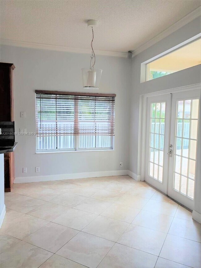 Building Photo - 777 Tanglewood Cir