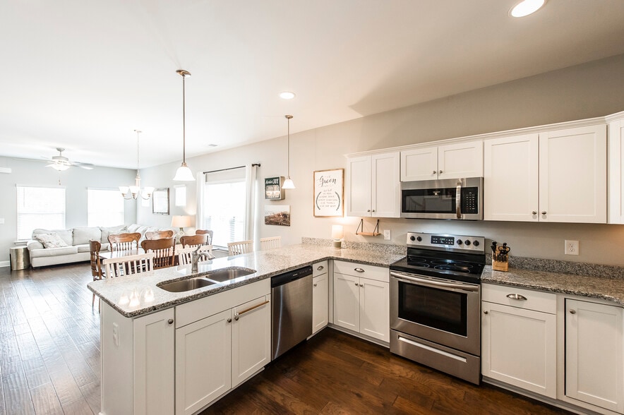 Building Photo - 1048 Westgate Dr